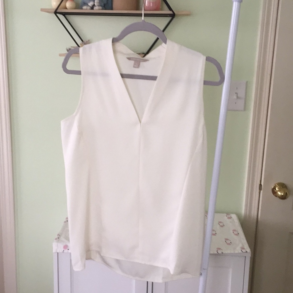 White Banana Republic V-neck blouse